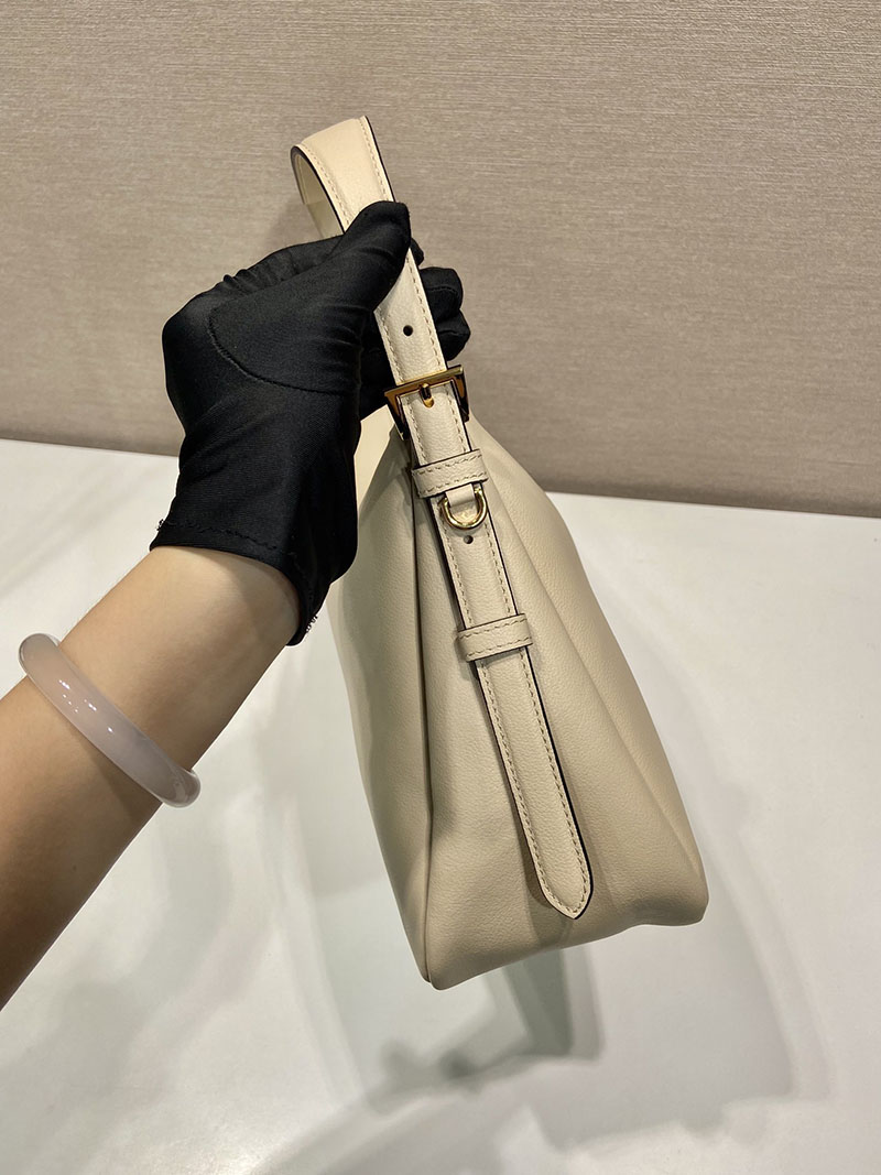 プラダ アウトレット PRADA エメ ラージ ソフトグレインレザー ショルダーバッグ 1BC228_2CYS_F0PG7_V_LVM ホワイト H品 プラダ 斜めがけバッグ レディース - 画像 (6)