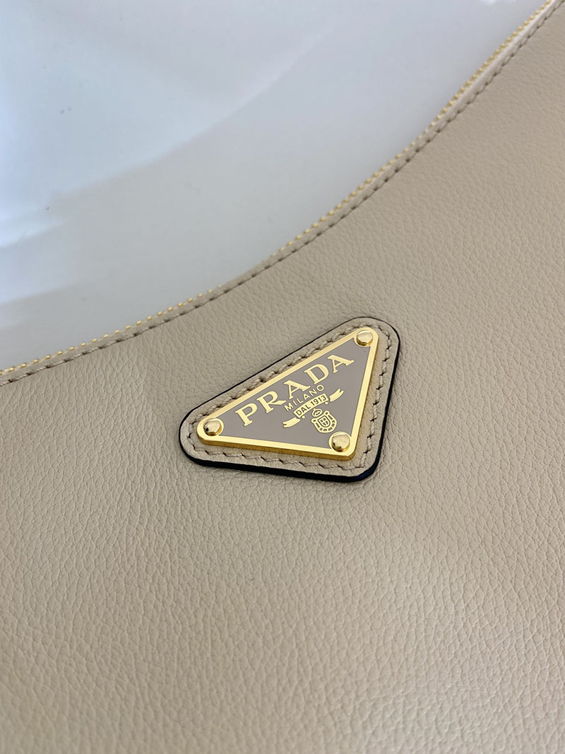 プラダ アウトレット PRADA エメ ラージ ソフトグレインレザー ショルダーバッグ 1BC228_2CYS_F0PG7_V_LVM ホワイト H品 プラダ 斜めがけバッグ レディース - 画像 (2)