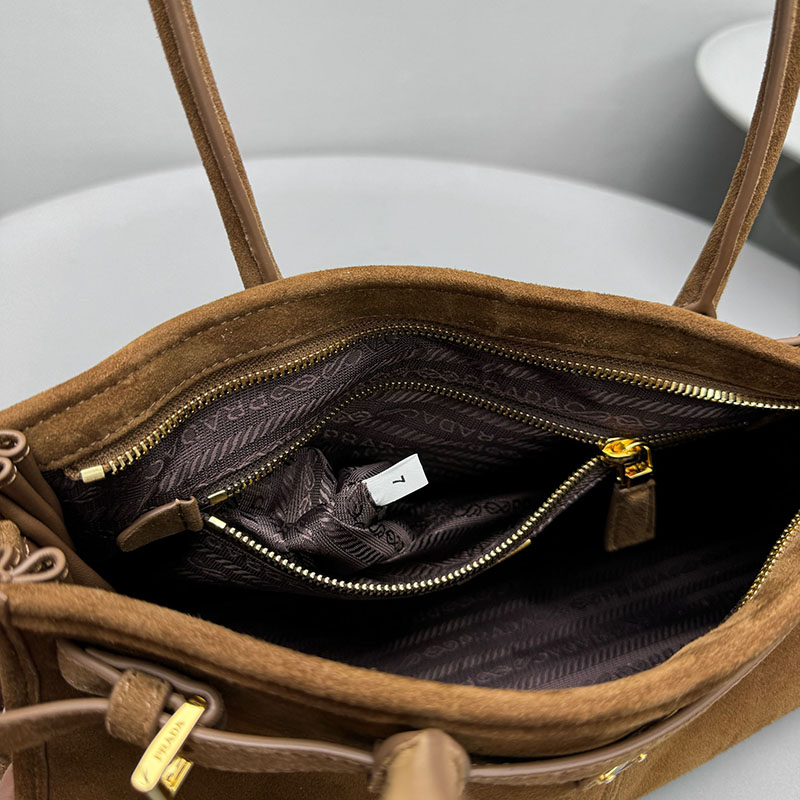 プラダ アウトレット PRADA ボニー ミディアム スエード ハンドバッグ 1BA426_2C4S_F0401_V_MOO ブラウン H品 プラダ 斜めがけバッグ レディース - 画像 (3)