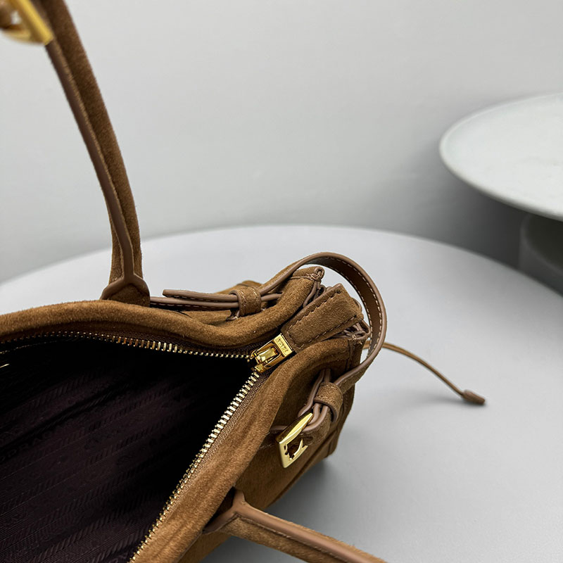 プラダ アウトレット PRADA ボニー ミディアム スエード ハンドバッグ 1BA426_2C4S_F0401_V_MOO ブラウン H品 プラダ 斜めがけバッグ レディース - 画像 (2)