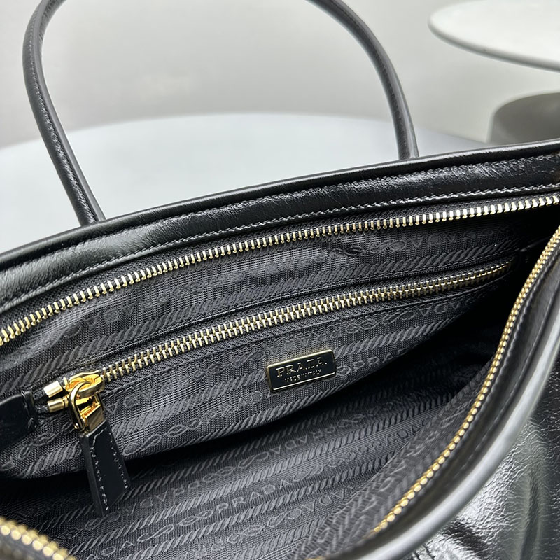 プラダ アウトレット PRADA ボニー ミディアム スエード ハンドバッグ 1BA426_2CYR_F0002_V_MOO ブラック H品 プラダ 斜めがけバッグ レディース - 画像 (4)