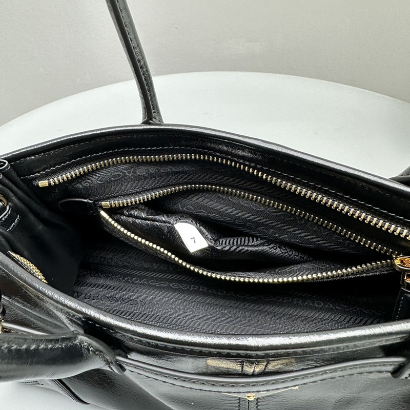 プラダ アウトレット PRADA ボニー ミディアム スエード ハンドバッグ 1BA426_2CYR_F0002_V_MOO ブラック H品 プラダ 斜めがけバッグ レディース - 画像 (2)