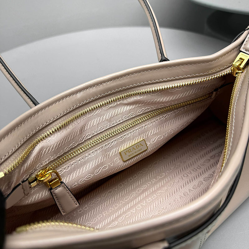 プラダ アウトレット PRADA ボニー ミディアム スエード ハンドバッグ 1BA426_2CYR_F03ZN_V_MOO スズラン H品 プラダ 斜めがけバッグ レディース - 画像 (2)