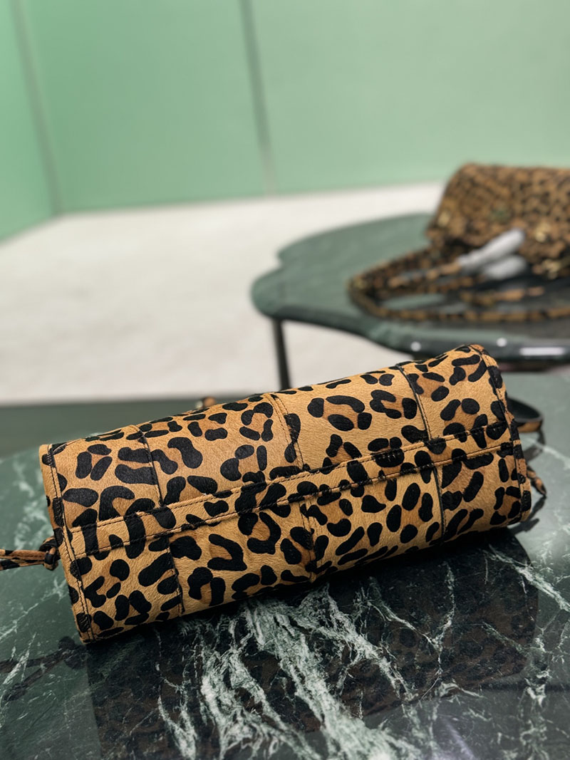プラダ アウトレット PRADA ボニー ミディアム スエード ハンドバッグ 1BA426_2CYR_F0151_V_MOO ブラウン H品 プラダ 斜めがけバッグ レディース - 画像 (4)