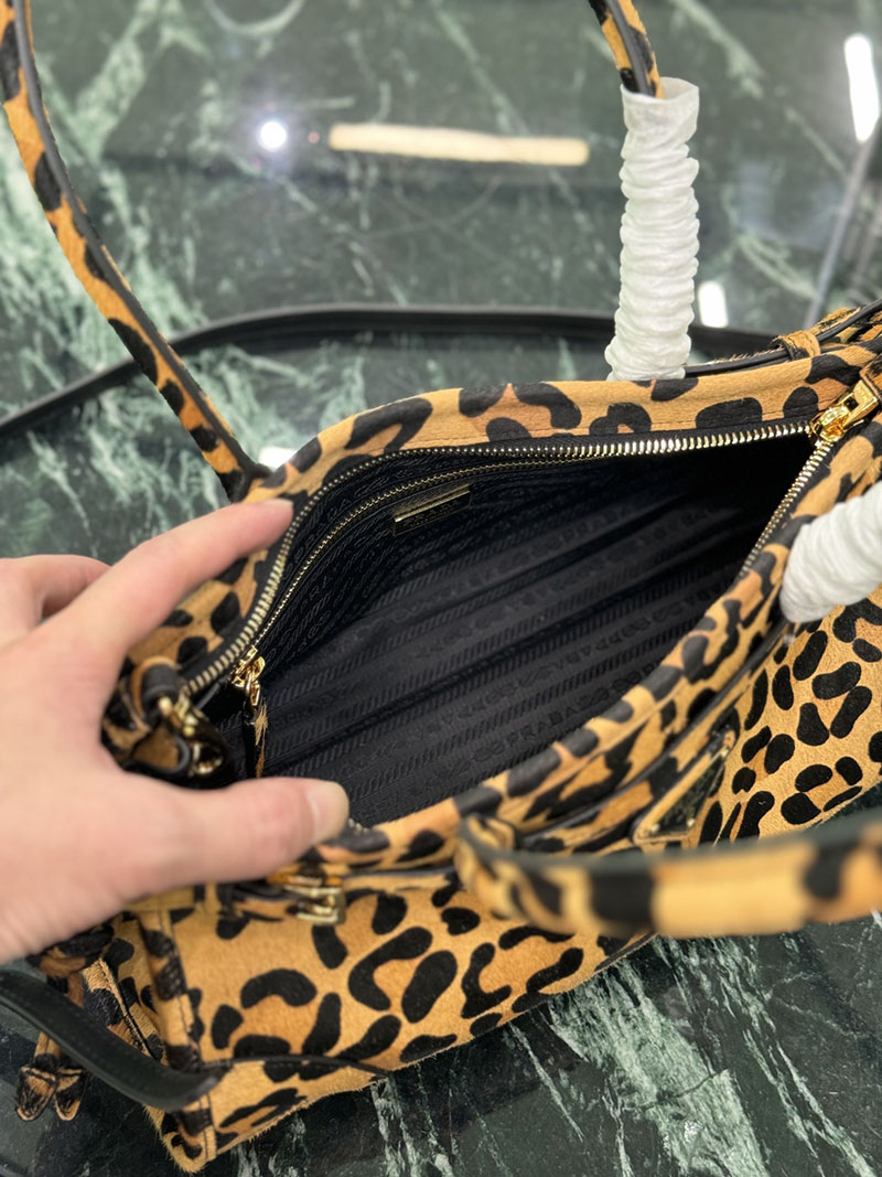 プラダ アウトレット PRADA ボニー ミディアム スエード ハンドバッグ 1BA426_2CYR_F0151_V_MOO ブラウン H品 プラダ 斜めがけバッグ レディース - 画像 (3)