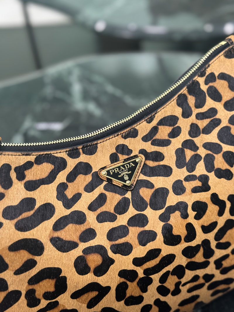 プラダ アウトレット PRADA エメ ラージ ソフトグレインレザー ショルダーバッグ 1BC228_2CYS_F0151_V_LVM ブラウン H品 プラダ 斜めがけバッグ レディース - 画像 (6)