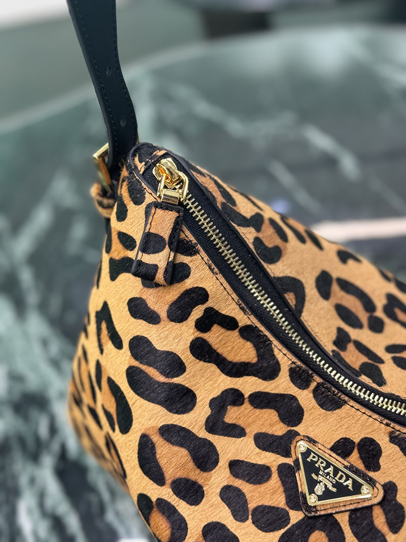 プラダ アウトレット PRADA エメ ラージ ソフトグレインレザー ショルダーバッグ 1BC228_2CYS_F0151_V_LVM ブラウン H品 プラダ 斜めがけバッグ レディース - 画像 (4)