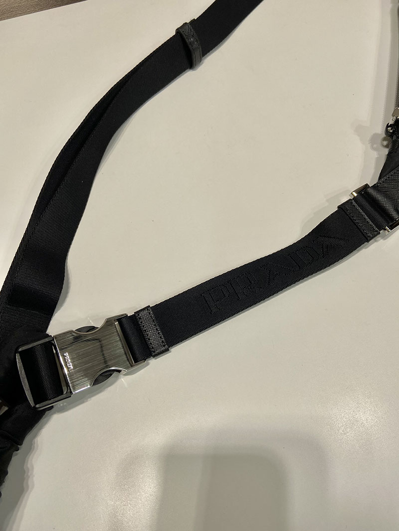 プラダ アウトレット PRADA Re-Nylon×サフィアーノレザー ショルダーバッグ 2VH160_2DMH_F0002_V_OOO ブラック H品 プラダ ショルダーバッグ メンズ - 画像 (3)