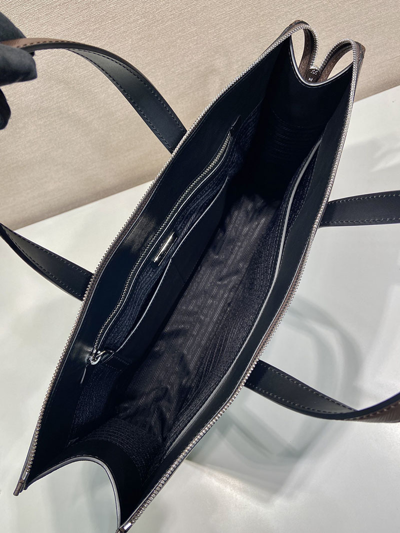 プラダ アウトレット PRADA サフィアーノレザー トートバッグ 2VG039_9Z2_F03X0_V_MOO ダークブラウン H品 プラダ トートバッグ メンズ - 画像 (3)