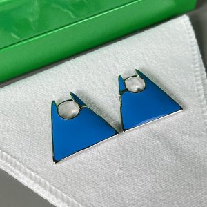 ボッテガ ピアス トライアングル