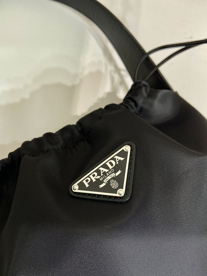 プラダ アウトレット PRADA TWILLER Metallic Top-Handle バケットバック B6249 ブラック H品 プラダ ナイロン アウトレット - 画像 (4)