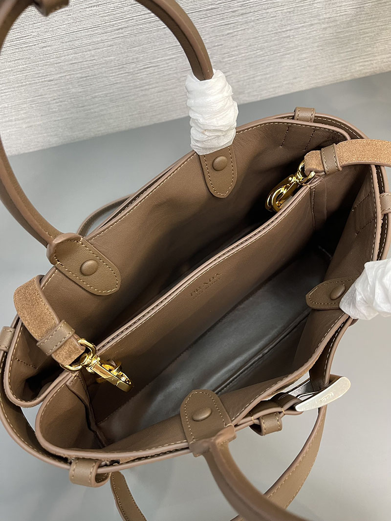 プラダ アウトレット PRADA バックル スエード ミディアムバッグ 1BA434_2C4S_F0046_V_OBO ブラウン H品 プラダ バックル 永野芽郁 - 画像 (3)