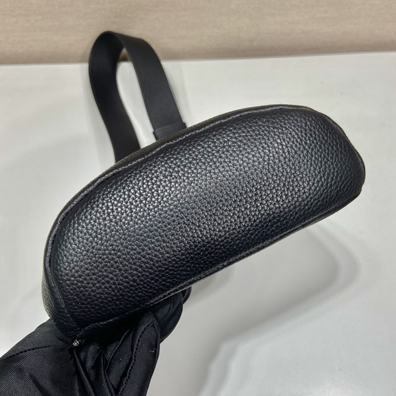 プラダ アウトレット PRADA トライアングルロゴデザインレザーメッセンジャーバッグ 2VZ098_2BBE_F0002_V_OLO ブラック H品 プラダ ワンショルダーバッグ メンズ - 画像 (6)