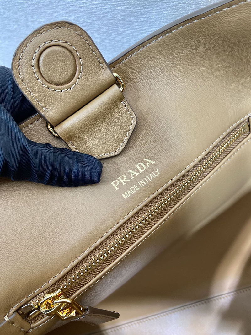 プラダ アウトレット PRADA ロゴ入り ラージサイズ レザートートバッグ 1BG512_2CYS_F03BH_V_OOO ブラウン H品 プラダ トートバッグ 人気 - 画像 (2)