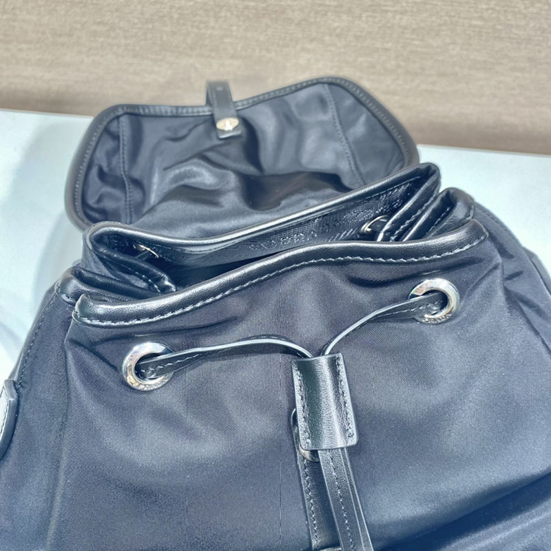 プラダ アウトレット PRADA スモール Re-Nylon バックパック 1BZ677_RV44_F0002_V_OOO ブラック H品 プラダ バックパック ナイロン - 画像 (4)