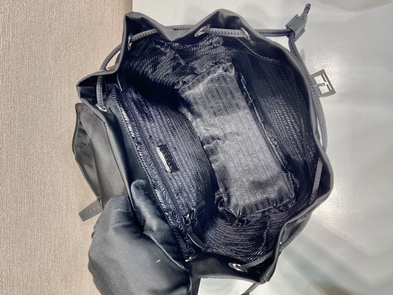 プラダ アウトレット PRADA VELA バックパック リュックサック デイパック ナイロン レザー 1BZ832 ブラック H品 プラダ バックパック ナイロン - 画像 (3)