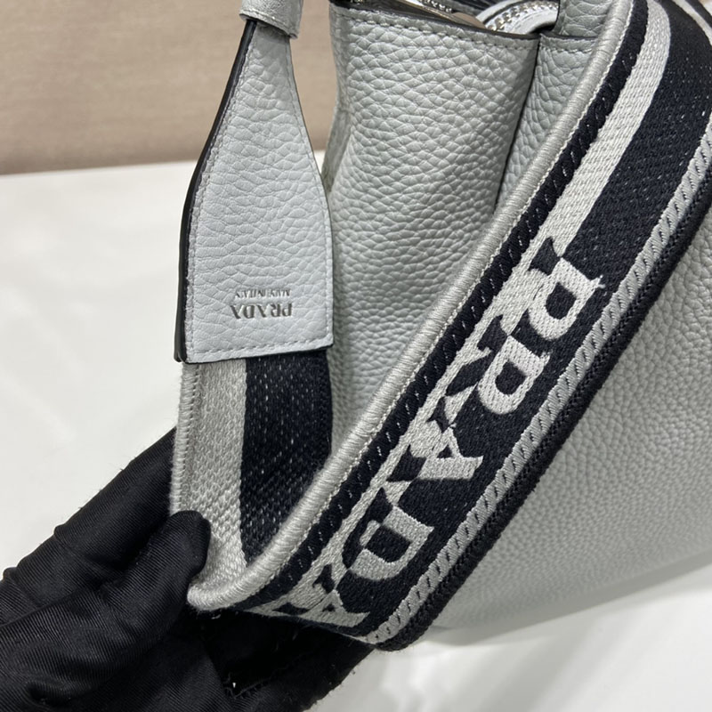 プラダ アウトレット PRADA 新作 スモール レザー ハンドバッグ 1BC145_2DKV_F010I_V_3OO ライトブルー H品 プラダ バッグ 人気 - 画像 (4)
