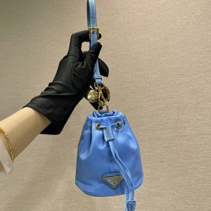 プラダ キーホルダー アウトレット