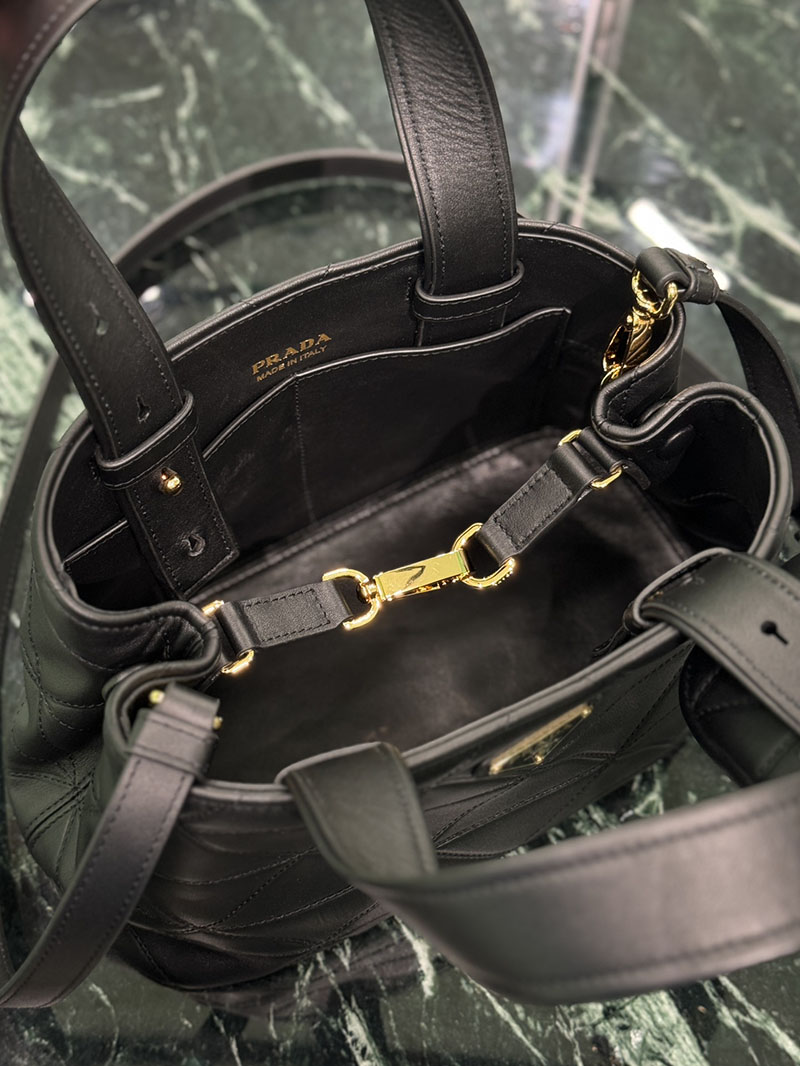 プラダ アウトレット PRADA スモール キルティング トート 三角ロゴプレート ショルダーバッグ ハンドバッグ 2WAY 1BG548 ブラック H品 プラダ トートバッグ クリーニング - 画像 (3)