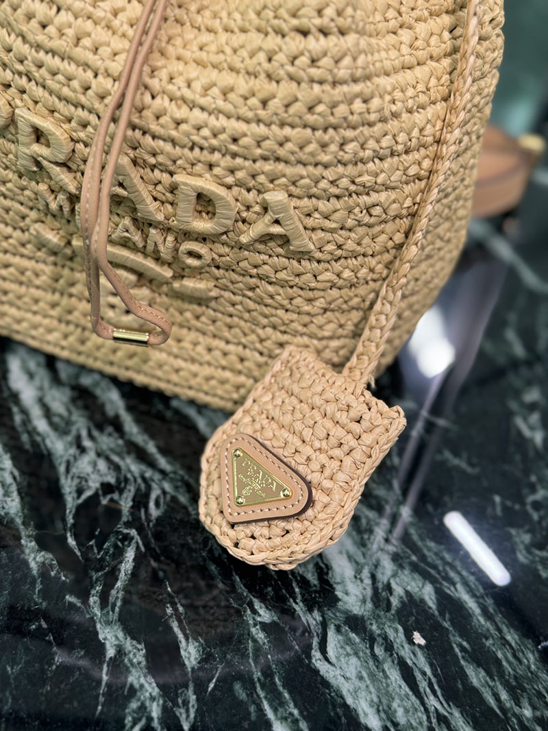 プラダ アウトレット PRADA クロシェxレザー ミニバケットバッグ 1BE068_2M2T_F0018_V_OUO ナチュラル H品 プラダ 巾着バッグ アウトレット - 画像 (4)