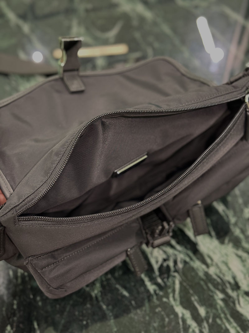 プラダ アウトレット PRADA Re-Nylon xレザー ショルダーバッグ 2VH174_2DW3_F0002_V_OOO ブラック H品 プラダ ウエストバッグ メンズ - 画像 (3)