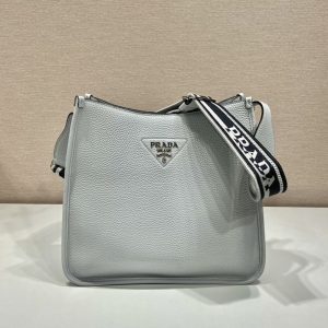 プラダ 斜めがけバッグ レディース