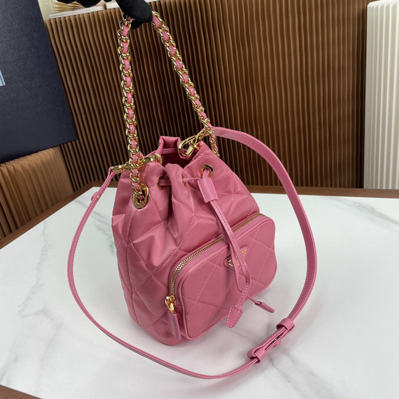 プラダ アウトレット PRADA デュエット Re-Nylon バケットバッグ 1BH038_RV44_F0410_V_UOO ピンク H品 プラダ 巾着ポーチ 使い方 - 画像 (7)
