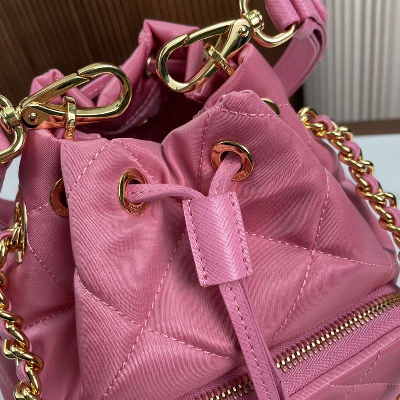 プラダ アウトレット PRADA デュエット Re-Nylon バケットバッグ 1BH038_RV44_F0410_V_UOO ピンク H品 プラダ 巾着ポーチ 使い方 - 画像 (4)