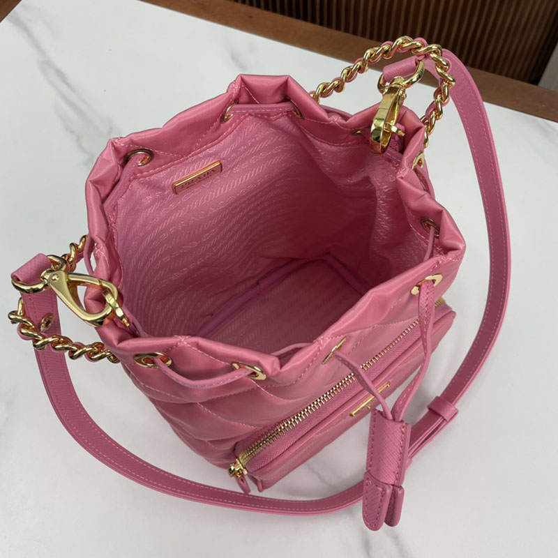 プラダ アウトレット PRADA デュエット Re-Nylon バケットバッグ 1BH038_RV44_F0410_V_UOO ピンク H品 プラダ 巾着ポーチ 使い方 - 画像 (3)