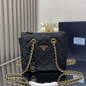 プラダ ショルダーバッグ 激安