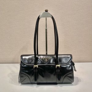 プラダ チェーンバッグ 公式