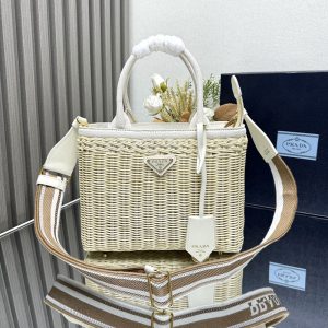 プラダ トートバッグ 人気
