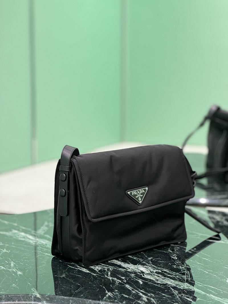 プラダ アウトレット PRADA ミディアム パデッドRe-Nylon ショルダーバッグ 1BD255_RDLN_F0002_V_OOO ブラック H品 プラダ メッセンジャーバッグ レディース - 画像 (9)