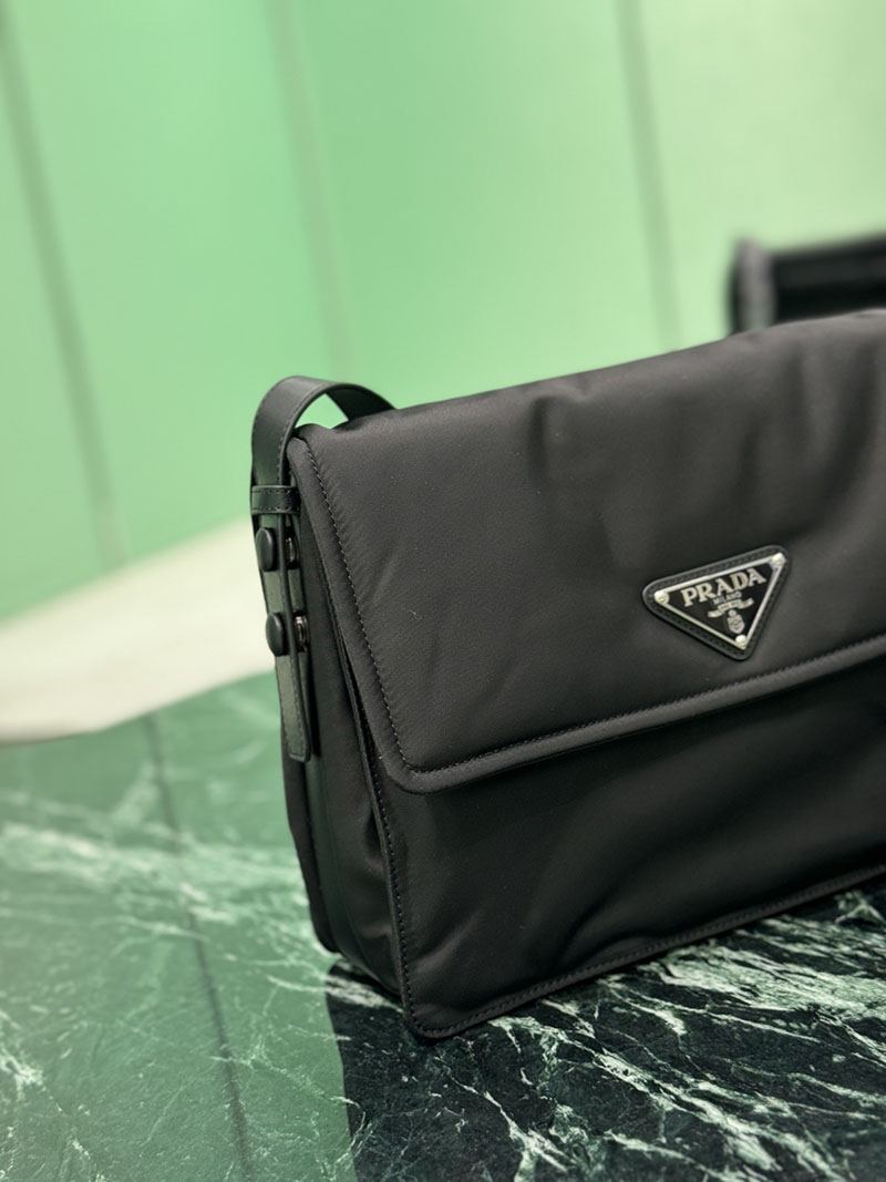 プラダ アウトレット PRADA ミディアム パデッドRe-Nylon ショルダーバッグ 1BD255_RDLN_F0002_V_OOO ブラック H品 プラダ メッセンジャーバッグ レディース - 画像 (8)