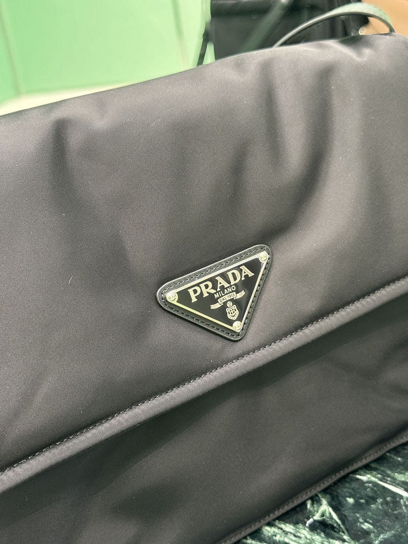 プラダ アウトレット PRADA ミディアム パデッドRe-Nylon ショルダーバッグ 1BD255_RDLN_F0002_V_OOO ブラック H品 プラダ メッセンジャーバッグ レディース - 画像 (6)