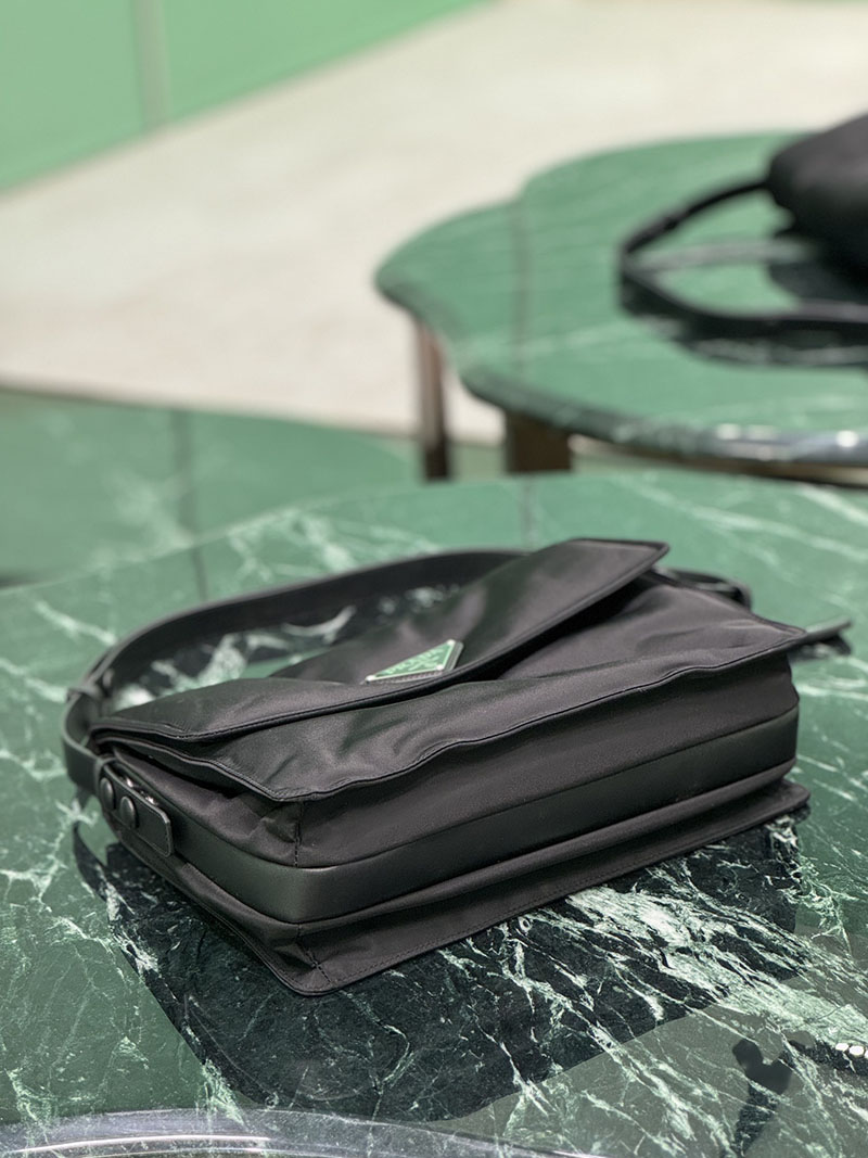 プラダ アウトレット PRADA ミディアム パデッドRe-Nylon ショルダーバッグ 1BD255_RDLN_F0002_V_OOO ブラック H品 プラダ メッセンジャーバッグ レディース - 画像 (4)