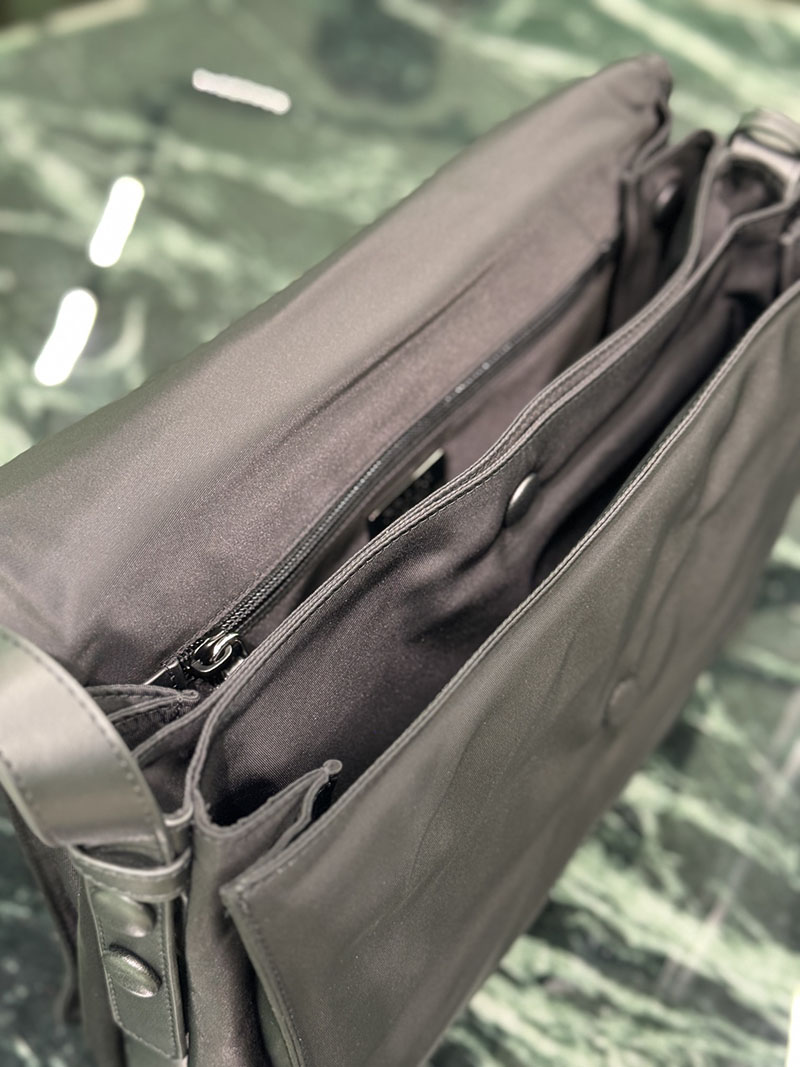 プラダ アウトレット PRADA ミディアム パデッドRe-Nylon ショルダーバッグ 1BD255_RDLN_F0002_V_OOO ブラック H品 プラダ メッセンジャーバッグ レディース - 画像 (3)