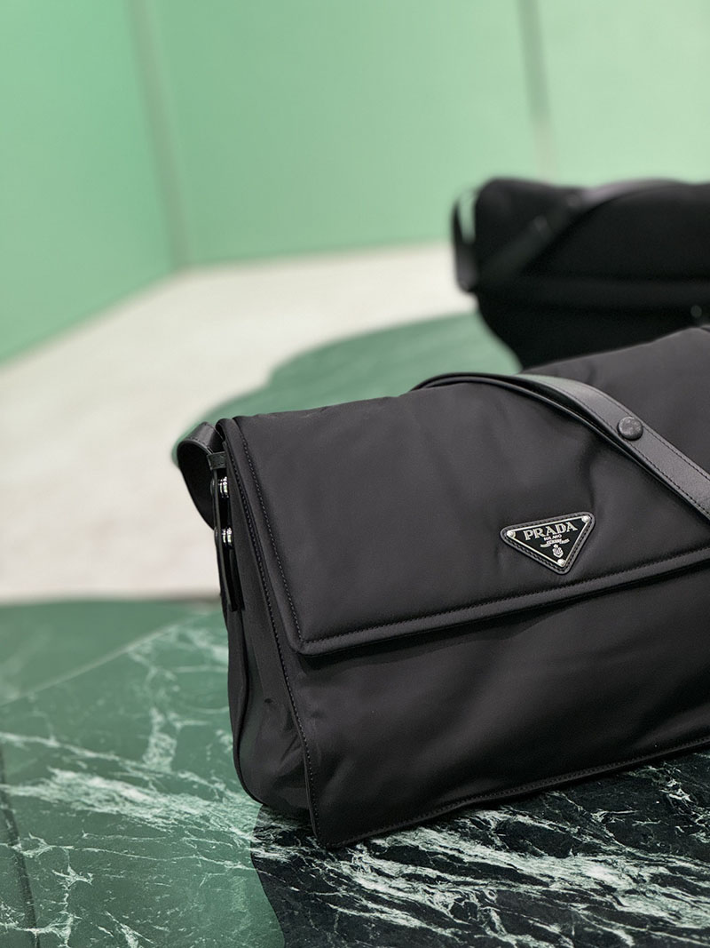 プラダ アウトレット PRADA Re-Nylon ラージ パデッド ショルダーバッグ 1BD256_RDLN_F0002_V_OOO ブラック H品 プラダ メッセンジャーバッグ レディース - 画像 (8)