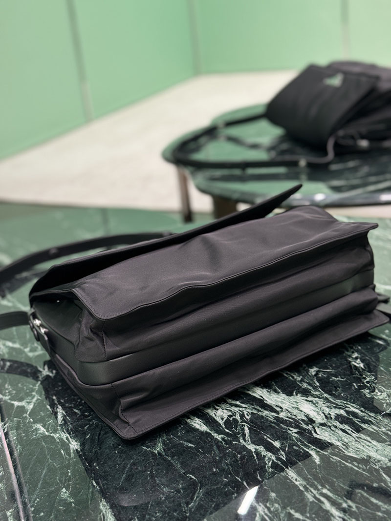 プラダ アウトレット PRADA Re-Nylon ラージ パデッド ショルダーバッグ 1BD256_RDLN_F0002_V_OOO ブラック H品 プラダ メッセンジャーバッグ レディース - 画像 (4)