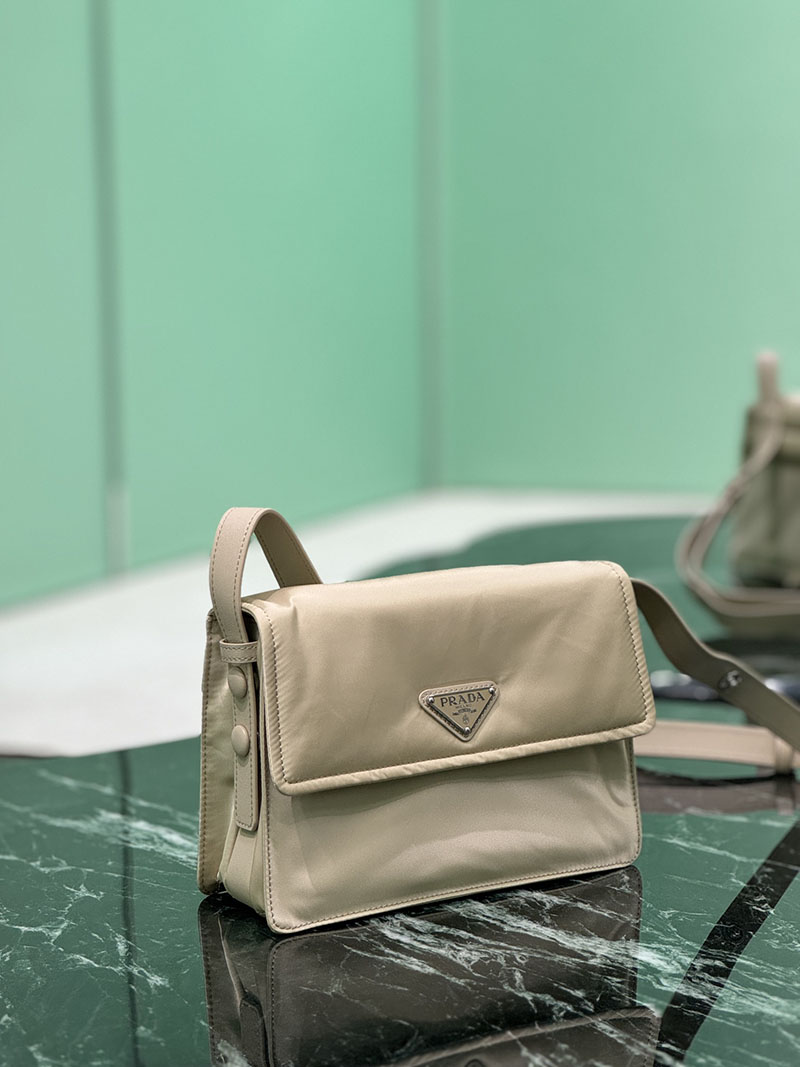 プラダ アウトレット PRADA スモール パデッド Re-Nylon ショルダーバッグ 1BD313_RDLN_F0040_V_OOO ベージュ H品 プラダ 斜めがけ ナイロン レディース - 画像 (9)