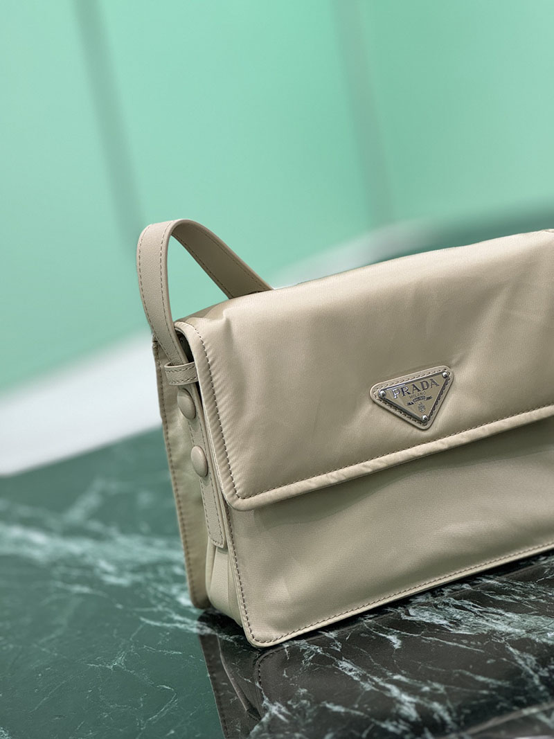 プラダ アウトレット PRADA スモール パデッド Re-Nylon ショルダーバッグ 1BD313_RDLN_F0040_V_OOO ベージュ H品 プラダ 斜めがけ ナイロン レディース - 画像 (8)
