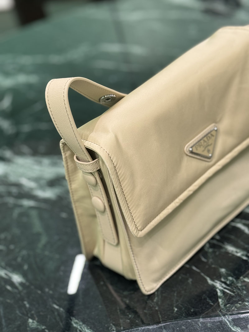 プラダ アウトレット PRADA スモール パデッド Re-Nylon ショルダーバッグ 1BD313_RDLN_F0040_V_OOO ベージュ H品 プラダ 斜めがけ ナイロン レディース - 画像 (5)