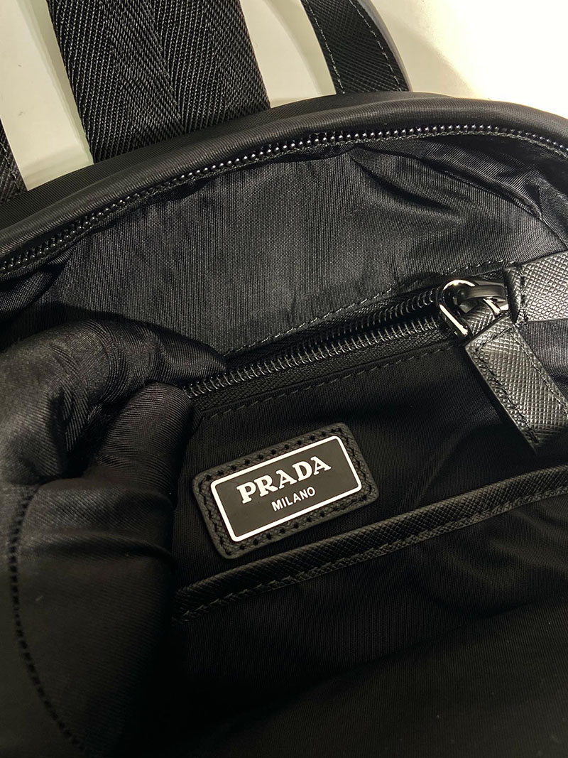 プラダ アウトレット PRADA Re-Nylon xサフィアーノレザー バックパック 2VZ105_2DMG_F0002_V_OOO ブラック H品 プラダ ナイロンリュック アウトレット - 画像 (2)
