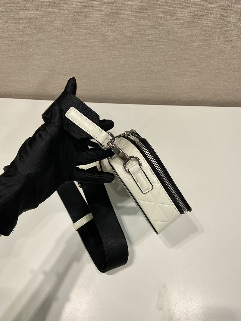 プラダ アウトレット PRADA ブリックレザー ショルダーバッグ 2VH070_ZO6_F0009_V_ZMT ホワイト H品 プラダ バックパック メンズ 通勤用 - 画像 (7)