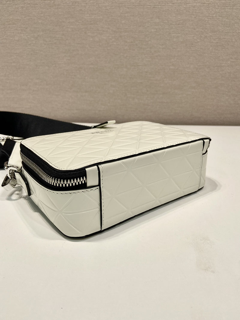 プラダ アウトレット PRADA ブリックレザー ショルダーバッグ 2VH070_ZO6_F0009_V_ZMT ホワイト H品 プラダ バックパック メンズ 通勤用 - 画像 (6)