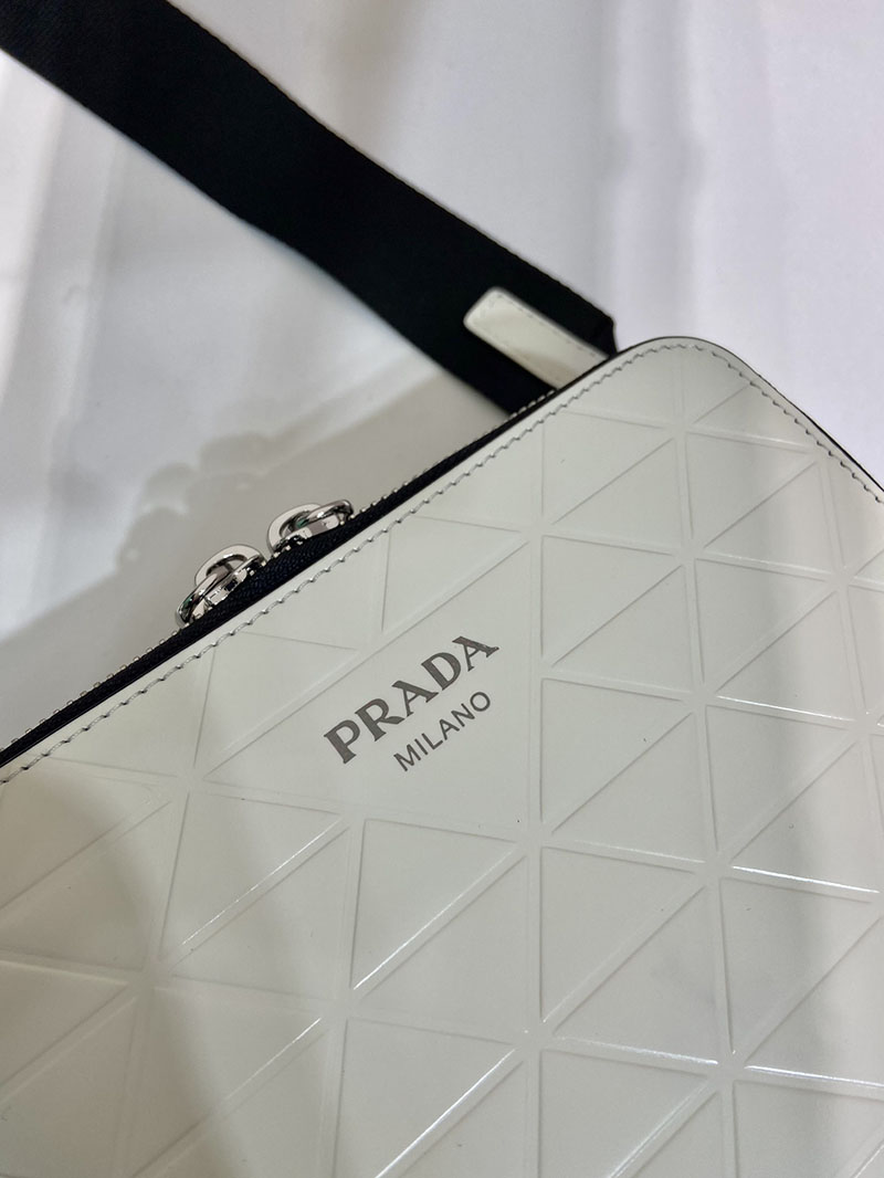 プラダ アウトレット PRADA ブリックレザー ショルダーバッグ 2VH070_ZO6_F0009_V_ZMT ホワイト H品 プラダ バックパック メンズ 通勤用 - 画像 (4)