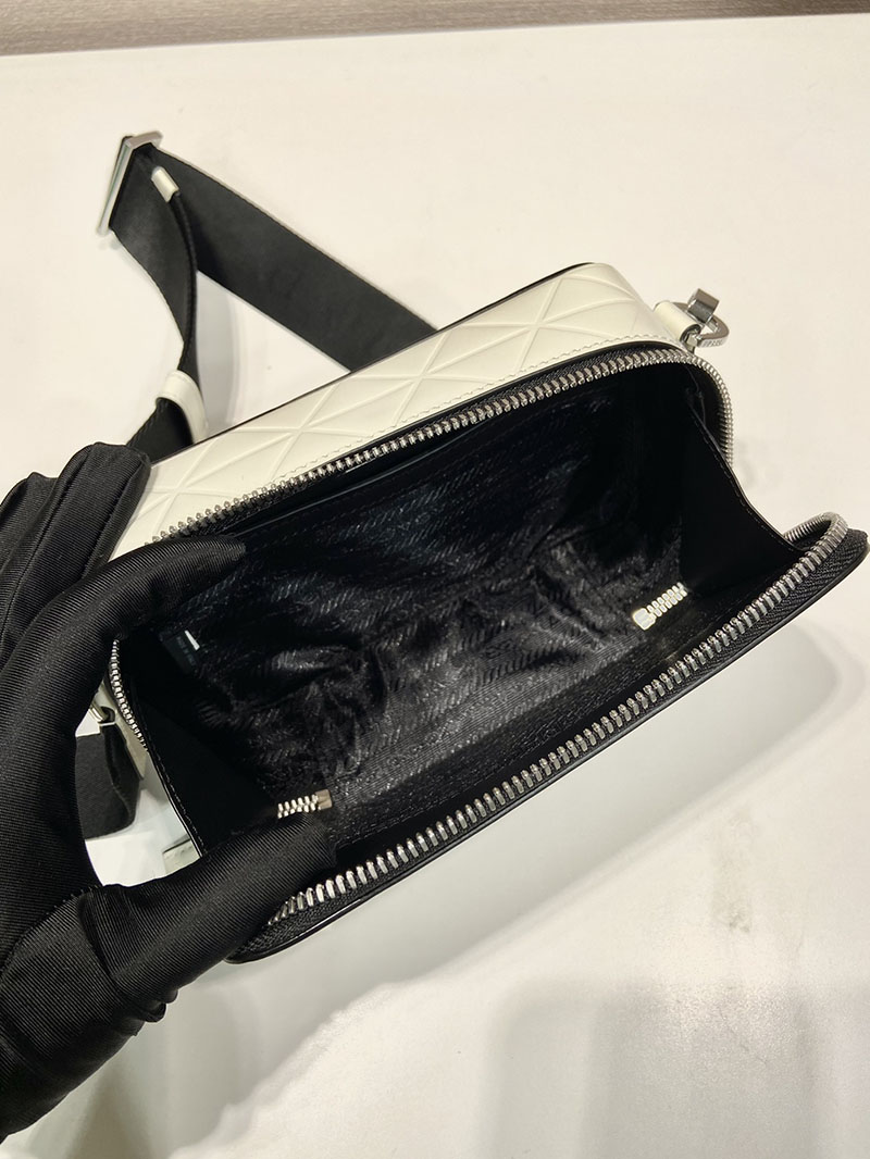 プラダ アウトレット PRADA ブリックレザー ショルダーバッグ 2VH070_ZO6_F0009_V_ZMT ホワイト H品 プラダ バックパック メンズ 通勤用 - 画像 (3)