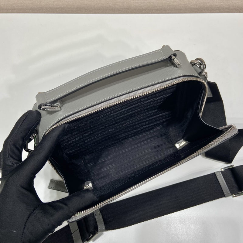 プラダ アウトレット PRADA ブリック サフィアーノレザー バッグ 2VH173_9Z2_F0EMZ_V_NOO ライトブルー H品 プラダ ミニショルダー 通勤用 - 画像 (3)
