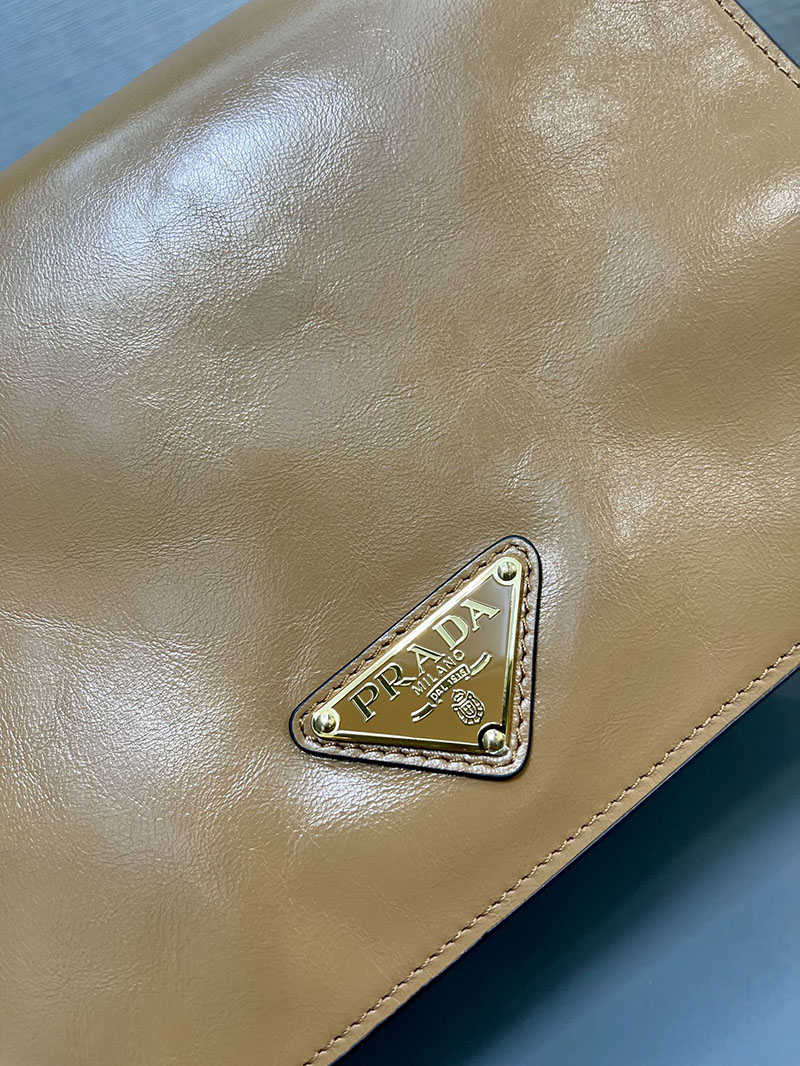 プラダ アウトレット PRADA ソフトルックスレザー ショルダーバッグ 1BD082_2CYR_F03OE_V_DVJ キャメル H品 プラダ サフィアーノ 二つ折りバッグ - 画像 (7)