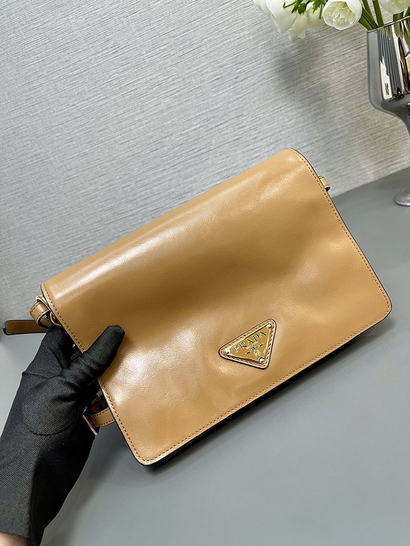 プラダ アウトレット PRADA ソフトルックスレザー ショルダーバッグ 1BD082_2CYR_F03OE_V_DVJ キャメル H品 プラダ サフィアーノ 二つ折りバッグ - 画像 (6)